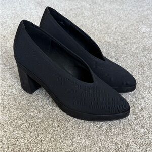 NWOB - Eileen Fisher Knot Heels - Black - Size 8